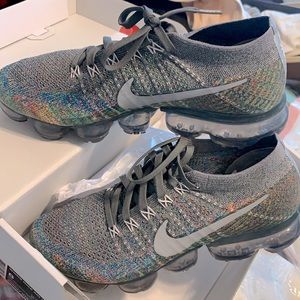 Nike women’s Vapormax Flyknit